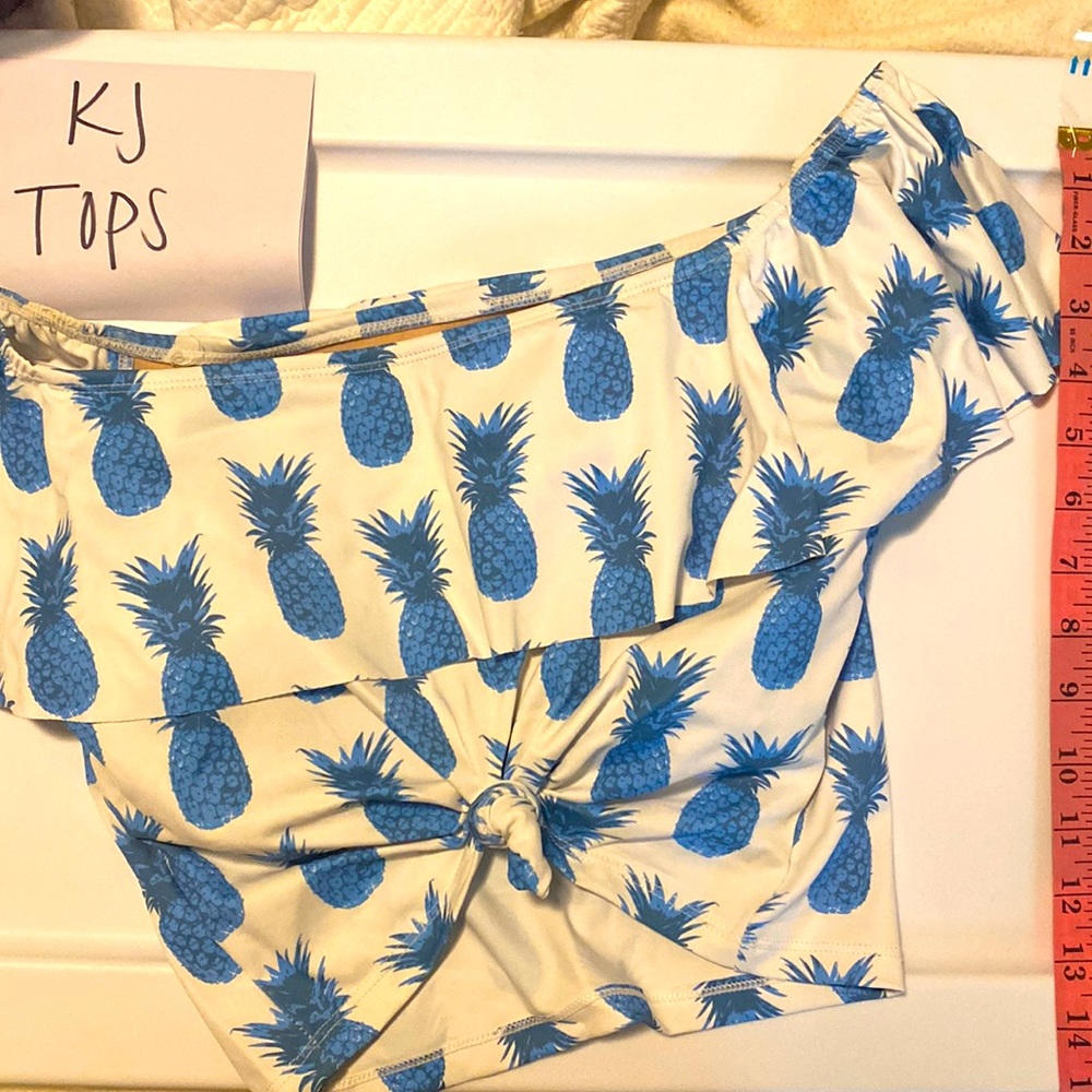 Kortni Jeane Ruffle Around Top.